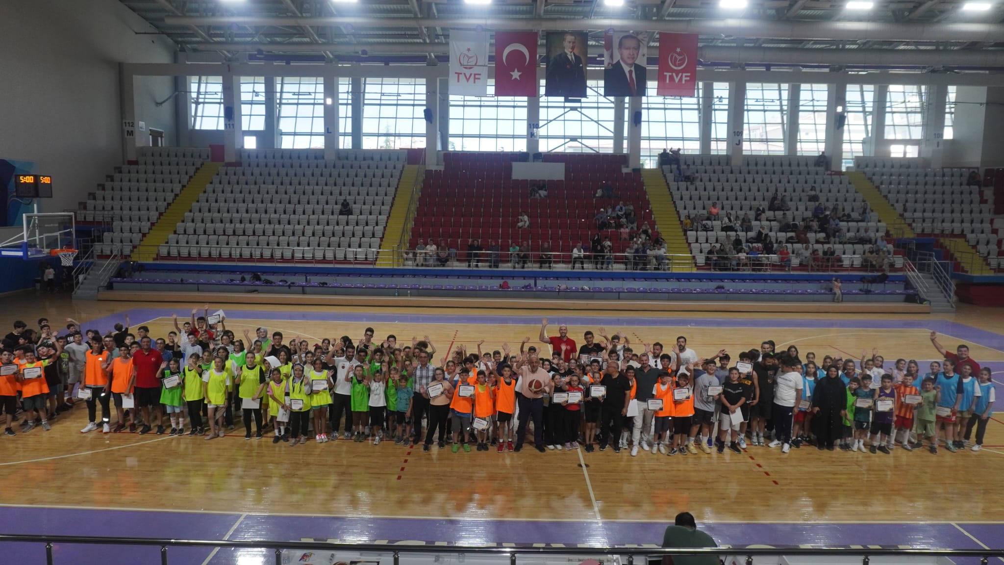 Afyonkarahisar’da genç yeteneklerin basketbol şöleni